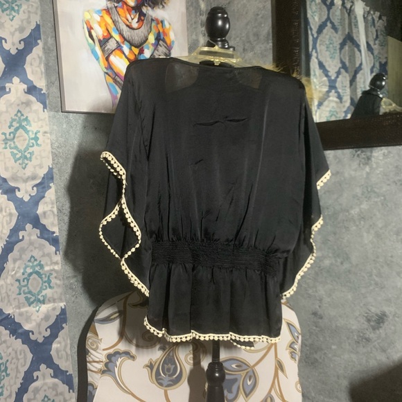 Chelsea And Theodore Blouse - Picture 3 of 12